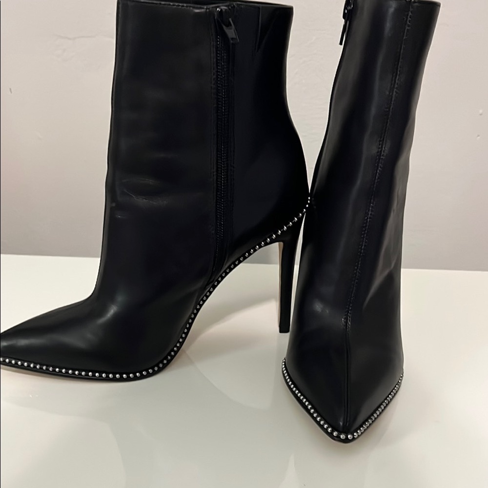 Aldo Black Heeled Boots with Elegant Pointed Toe and High Stiletto Heel - Picture 2 of 4